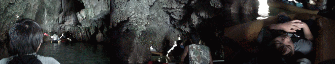 シーカヌーで海中洞窟に入る
