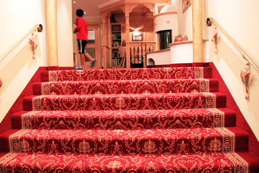 ホテルガーデニアの階段