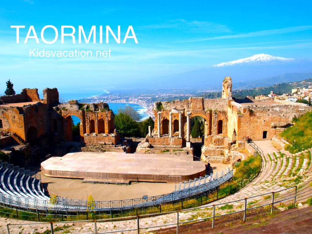 タオルミーナの古代ギリシャ劇場とエトナ山