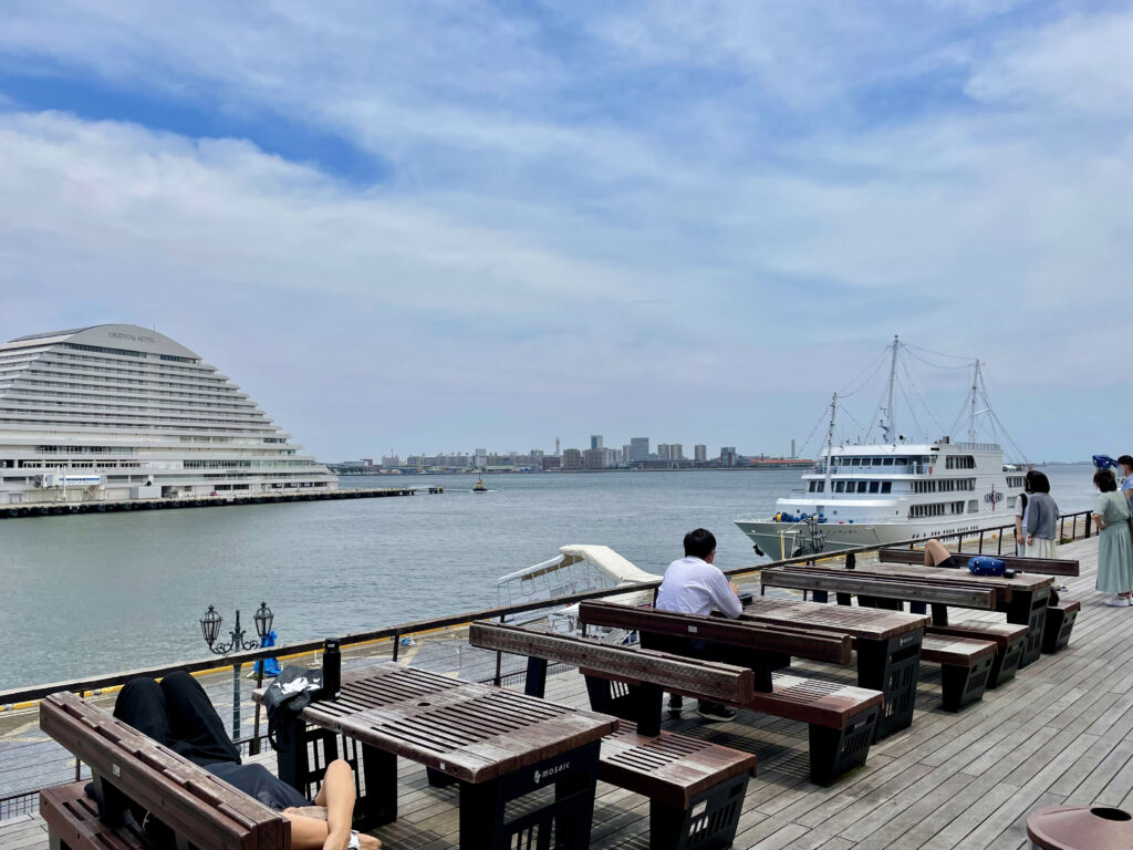 神戸港と対岸のオリエンタルホテル