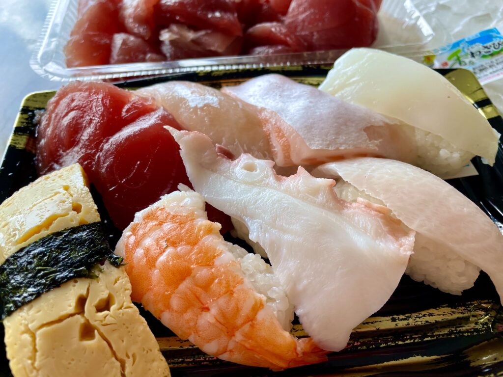 「茂水産」の寿司、刺身
