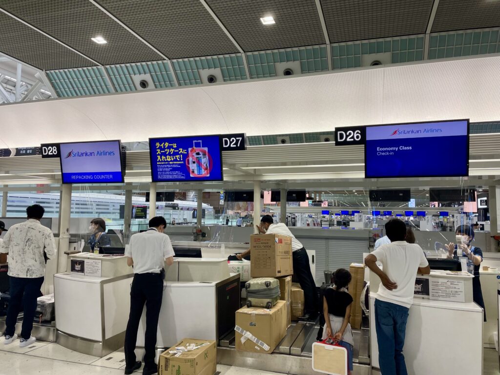 成田空港のスリランカ航空の搭乗手続きカウンター