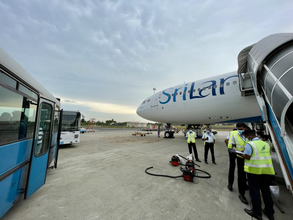 コロンボ・ バンダラナイケ国際空港に着陸したスリランカ航空455便