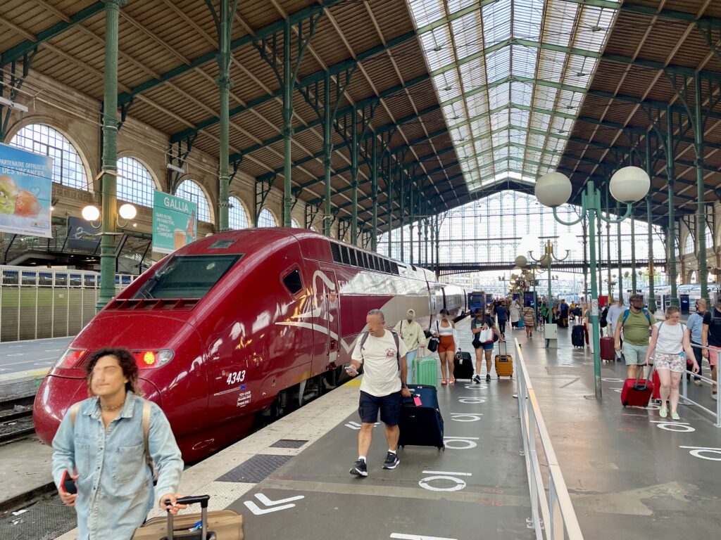 国際超特急列車タリスが停車するパリ北駅のホーム