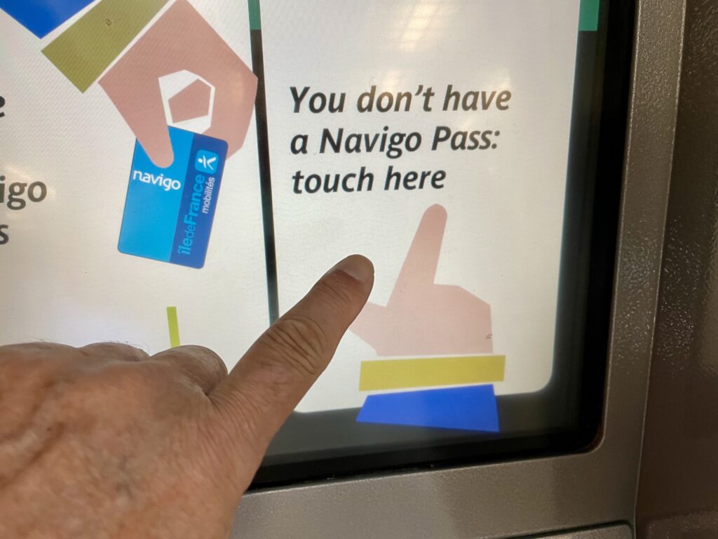 パリの地下鉄の自動券売機の画面