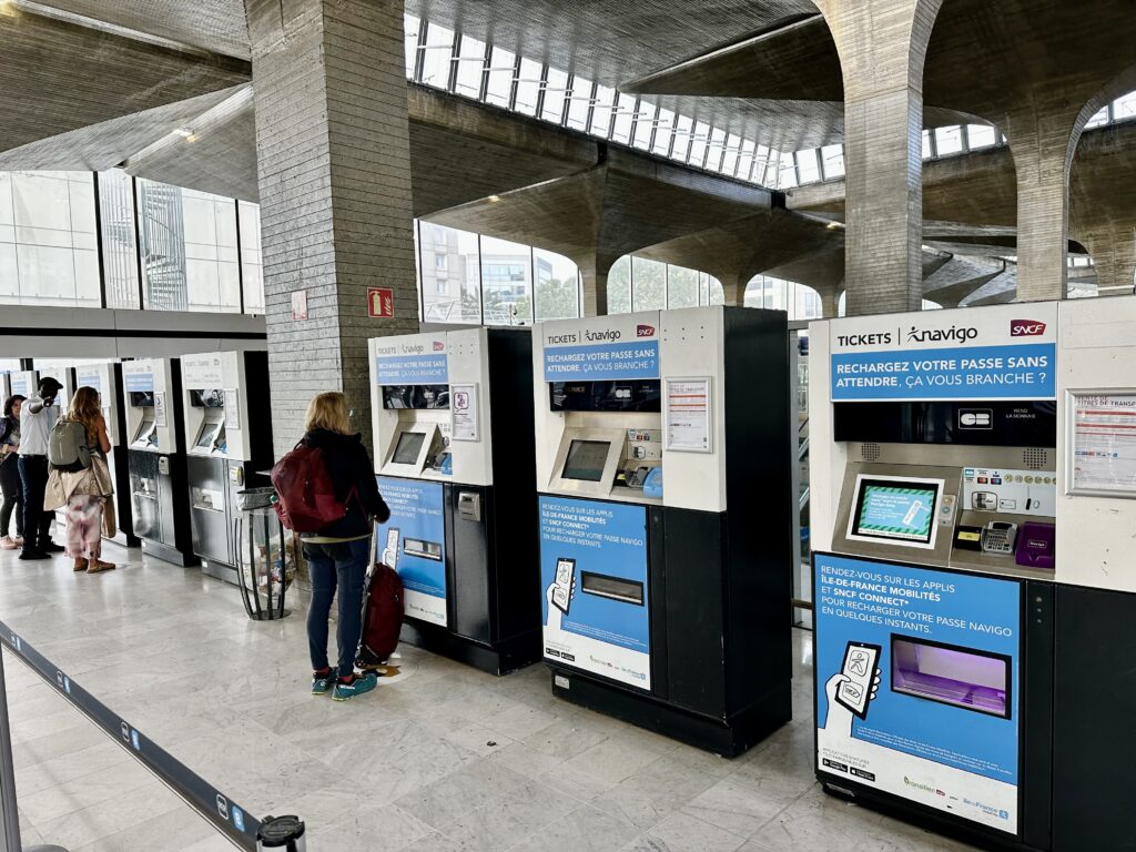 現金よりクレジットカードの方が使いやすい地下鉄、RERの自動券売機