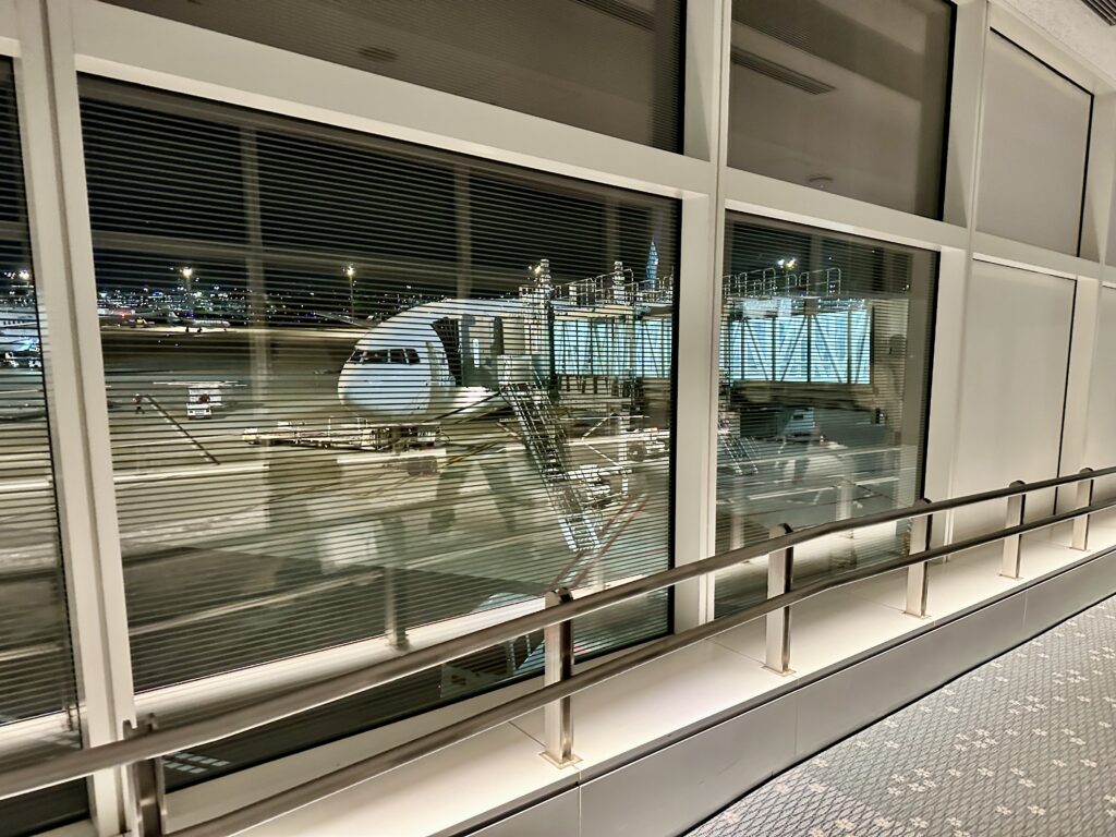 羽田空港に駐機するユナイテッド航空機