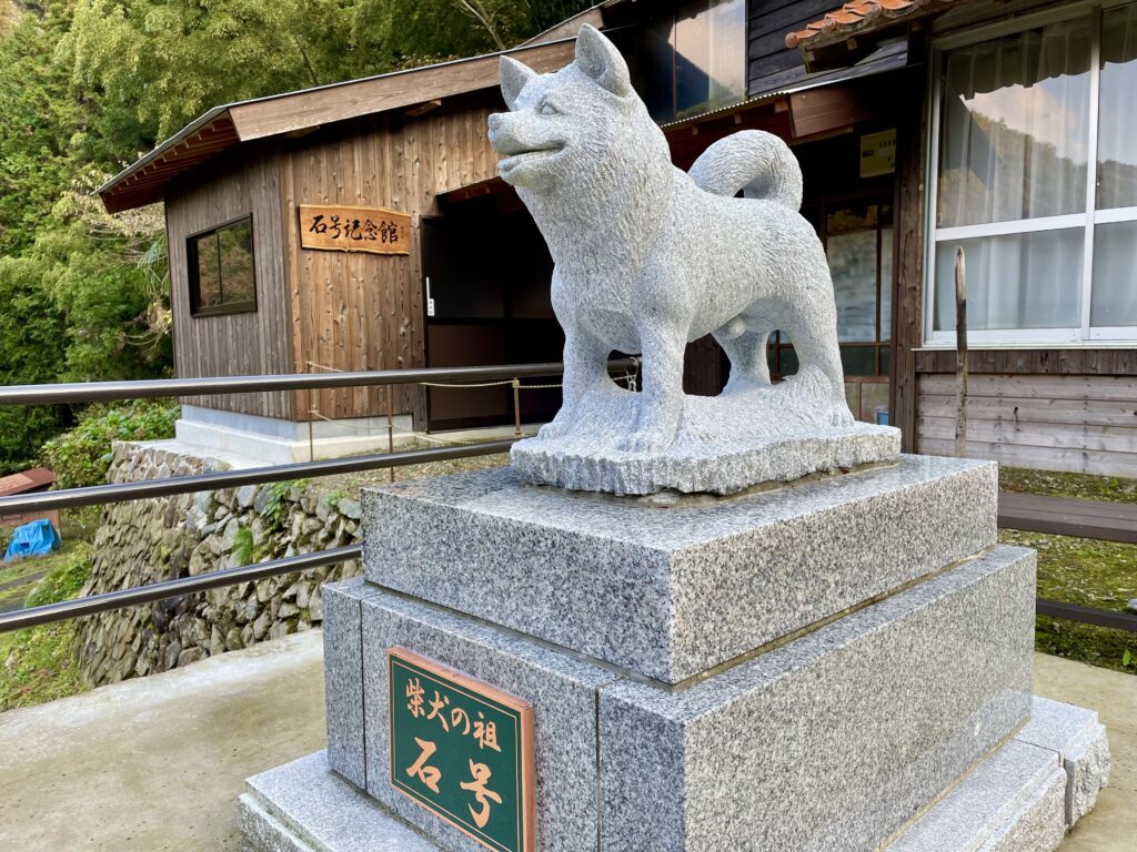 Stone statue of Ishigo standing in front of Ishigo Memorial Hall
