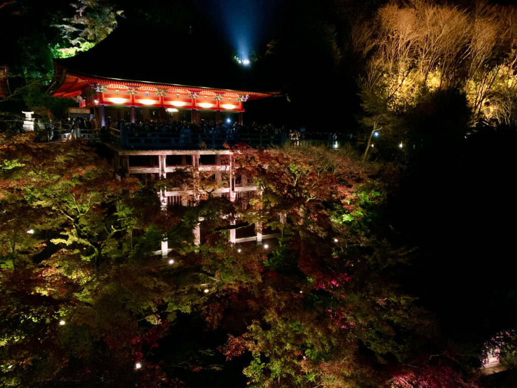 The stage of Okunoin, the best location for Kiyomizu Temple autumn leaves illumination photography