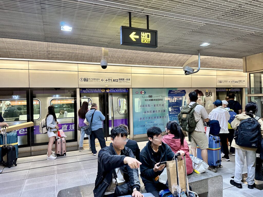 桃園空港駅のホーム