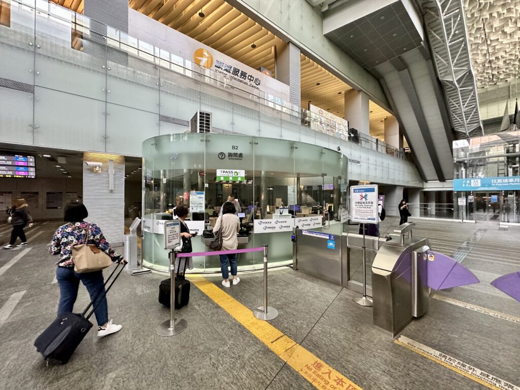 空港線台北駅の改札