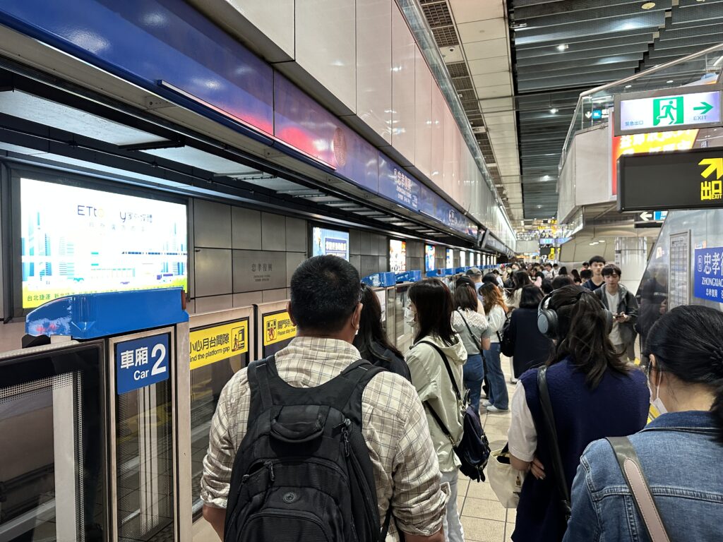 台北MRT（地下鉄）板南線のホーム