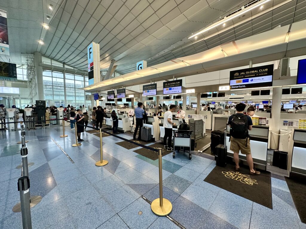 羽田空港第3ターミナル日本航空ビジネスクラス専用搭乗カウンター