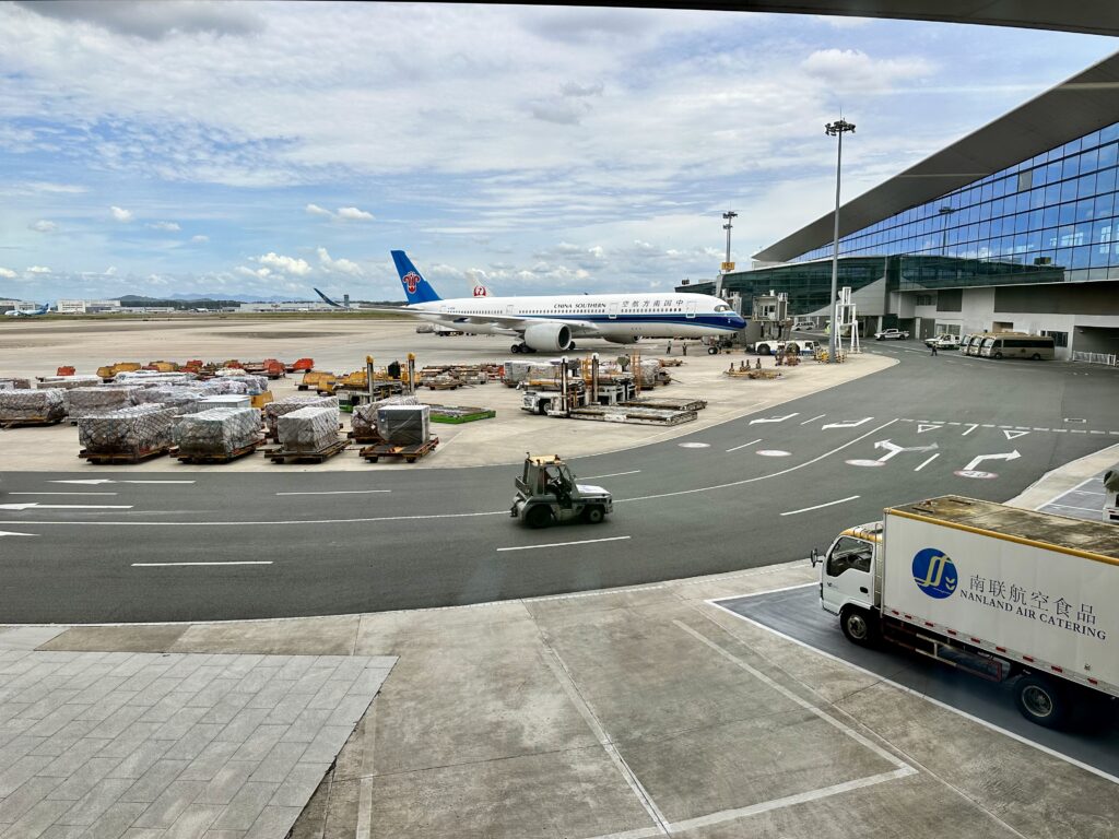 広州国際空港に駐機する中国南方航空の飛行機