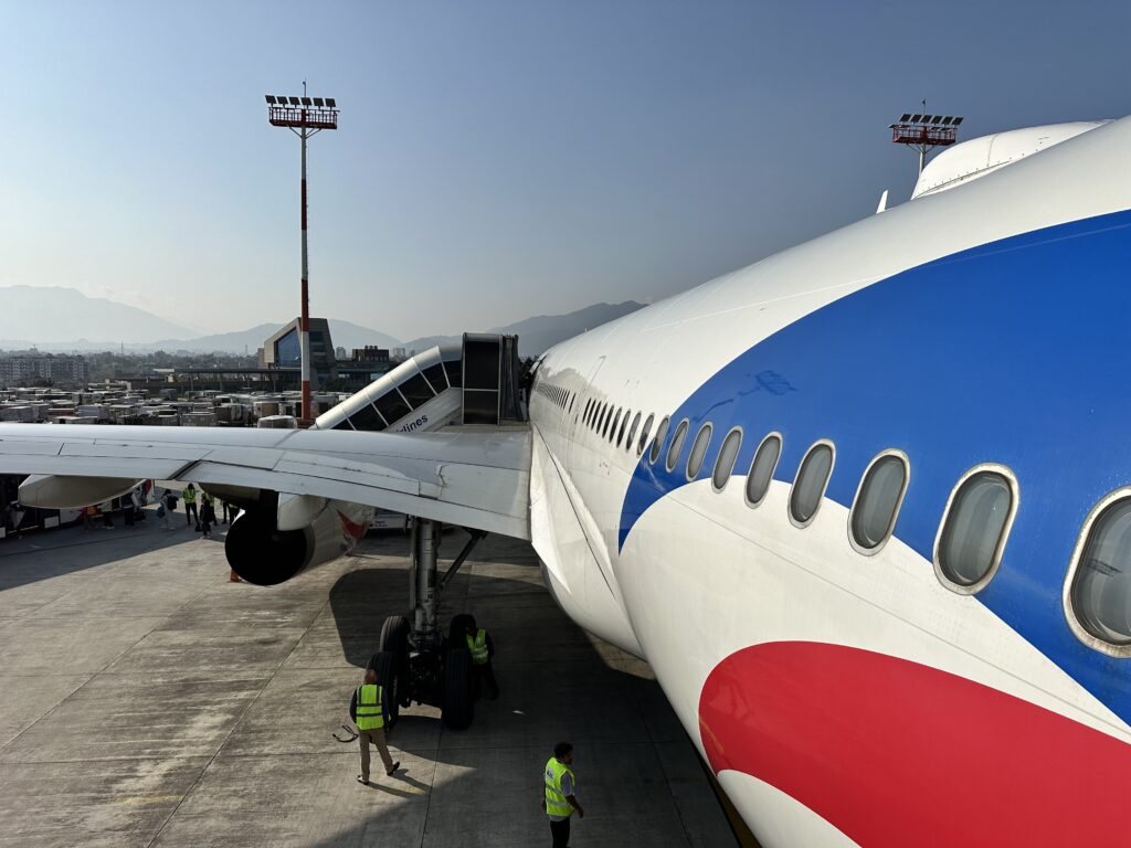 カトマンズ空港に到着したネパール航空機