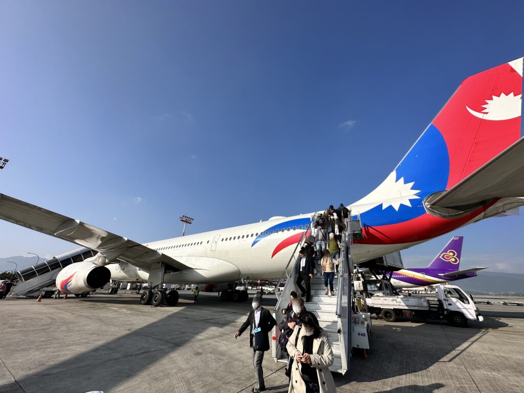 カトマンズ・トリブバン国際空港に着陸したネパール航空機