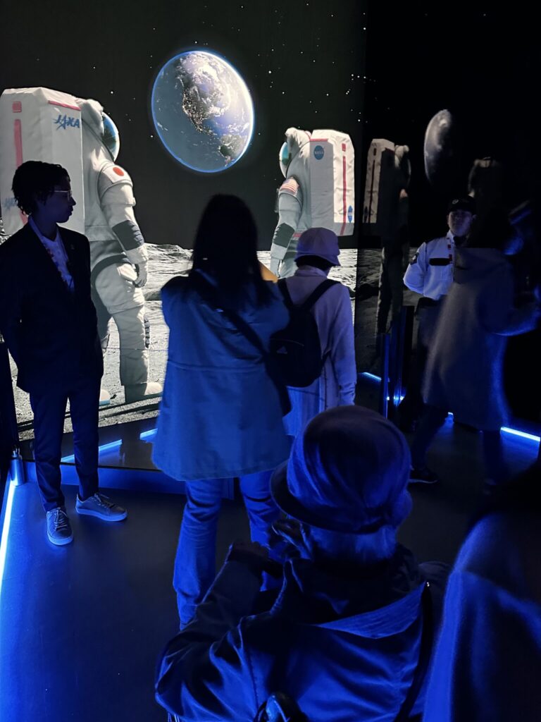 月の石の展示会場