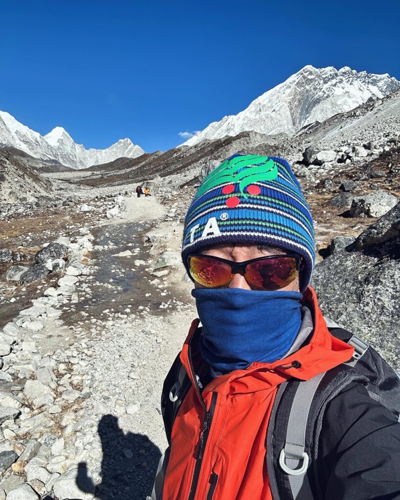 標高5000メートル付近。オレンジのレインウェアはワークマンで買いました