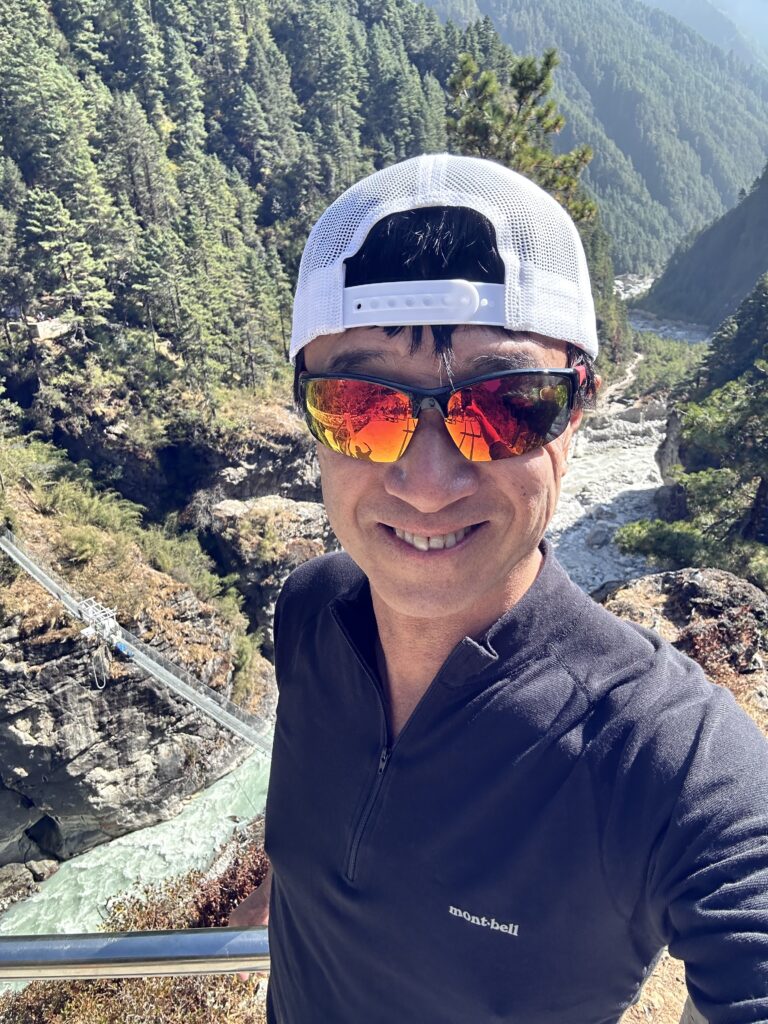 中間着はモンベルのシャツ。汗をかいても体が冷えない優れもの。軽くてめっちゃ着心地がいい。